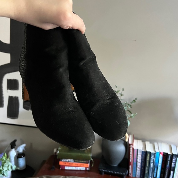 Heeled ankle booties - Picture 3 of 5